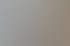 Zwei Mädchen kommunizieren im Klassenzimmer, während eines Gebärdensprache verwendet.