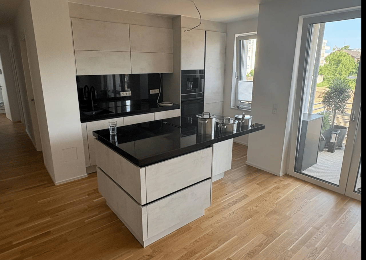 Küche mit Granit-Arbeitsplatte vom Küchenstudio Radevormwald