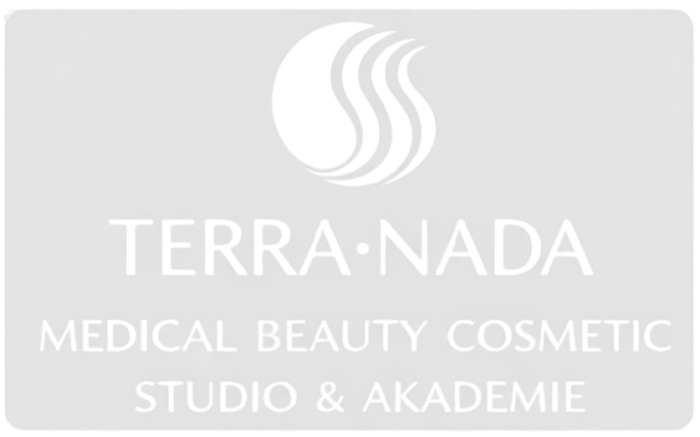 Logo von BeautyBusiness360 in weiß im Footer vor schwarzem Hintergrund – Anbieter staatlich geförderter Kosmetikkurse und Dozentenschein