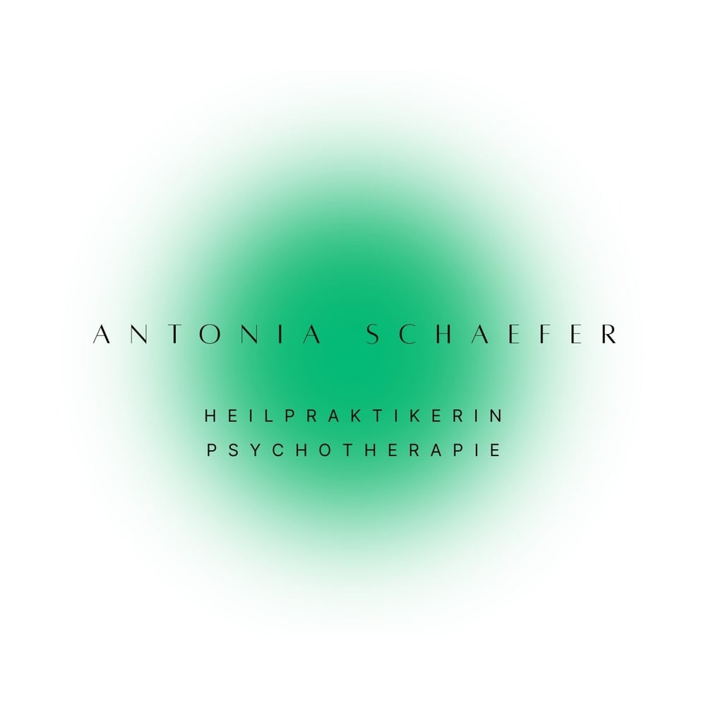 Grünes Ginkgo-Blatt neben dem Text "ANTONIA SCHAEFER HEILPRAKTIKERIN PSYCHOTHERAPIE".