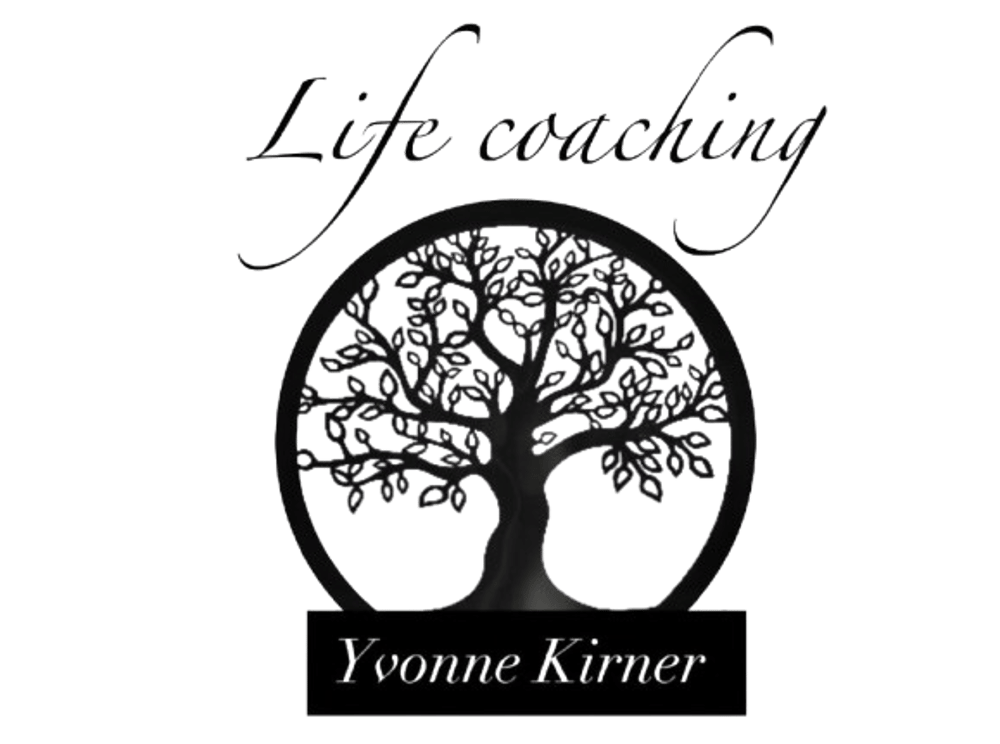 Schwarzes Baum-des-Lebens-Logo mit Text "Life coaching" und "Yvonne Kirner" auf dunkelgrünem Hintergrund.