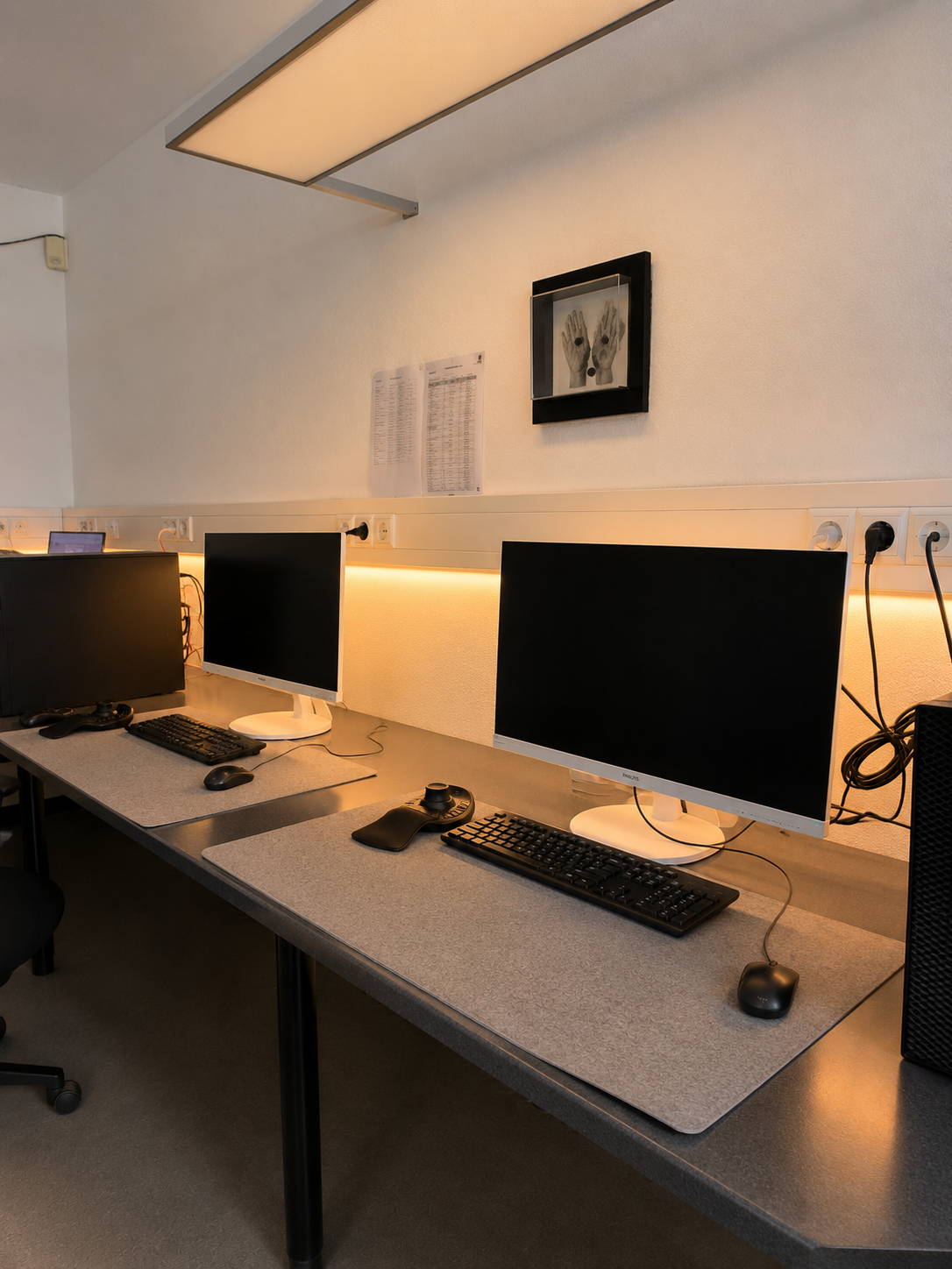 Digitale Konstruktion am CAD-Arbeitsplatz bei ADU-Dental