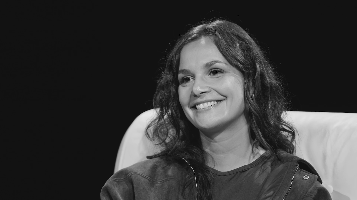 FOLGE 1: CHARMAINE