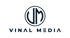 Vinal Media Logo: Dunkelblaues, umrandetes "UM"-Monogramm über dem Text "VINAL MEDIA" auf dunkelgrünem Hintergrund.