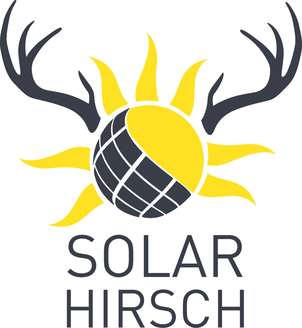 Logo mit gelb-grauer Sonne, die wie ein Globus aussieht, umrahmt von einem Hirschgeweih und dem Text "SOLAR HIRSCH".