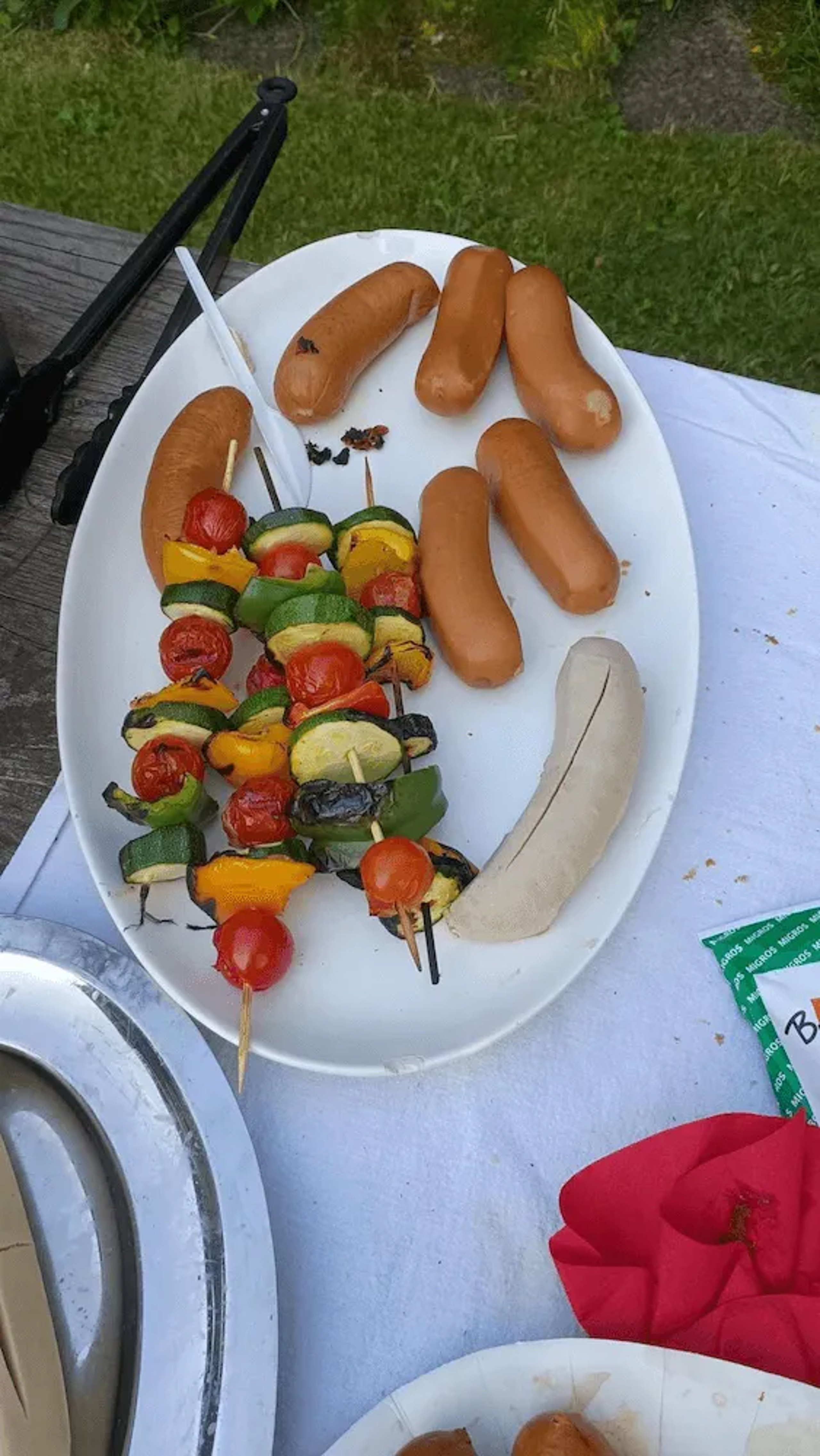 Gemeinsames Grillfest mit Kindern und Eltern