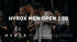Mann mit Tätowierungen zieht an einem Seil; Text: HYROX MEN OPEN 1:10, HYROX PERFORMANCE COACH.