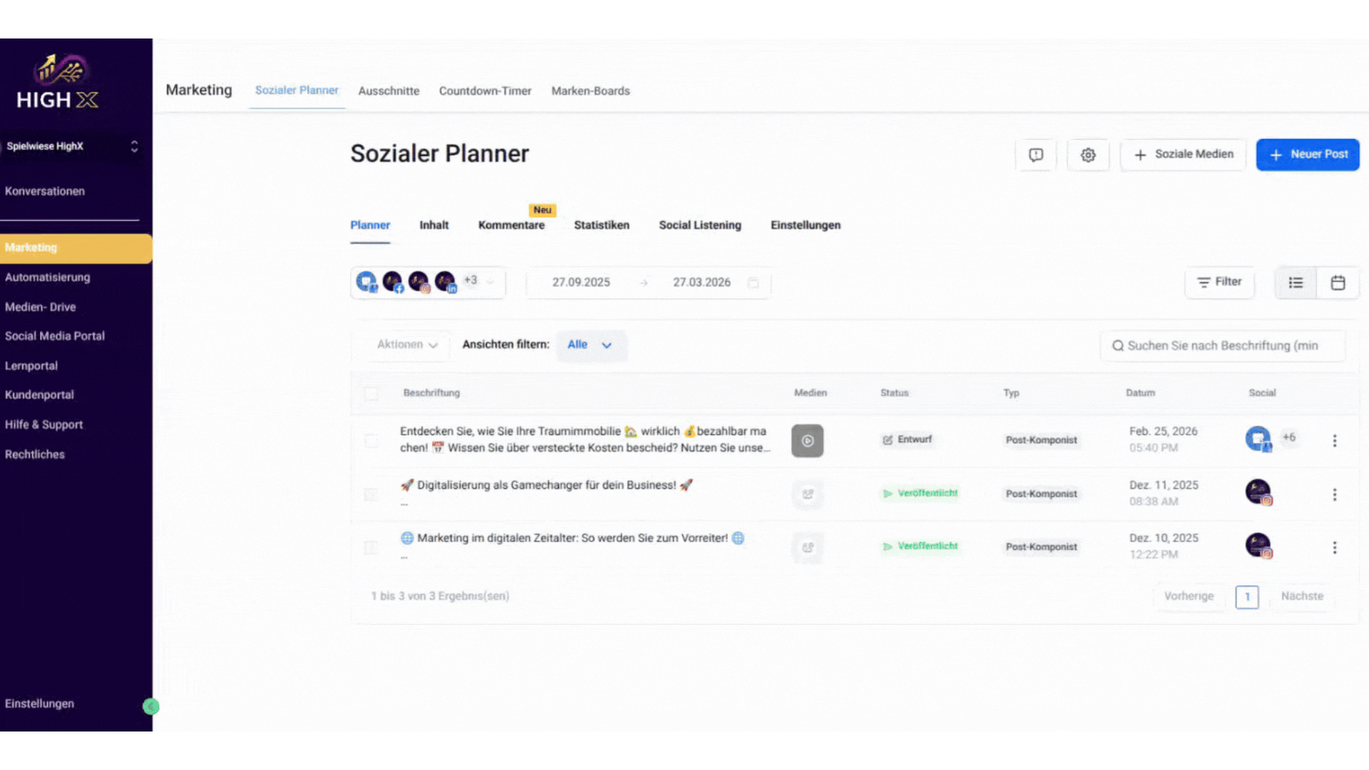Hände tippen auf Laptop-Tastatur, Bildschirm zeigt Ladebalken und Daten.
