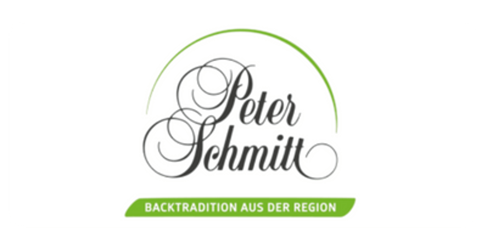 Logo "Peter Schmitt" in geschwungener Schrift mit grünem Bogen und "BACKTRADITION AUS DER REGION" auf grünem Band.