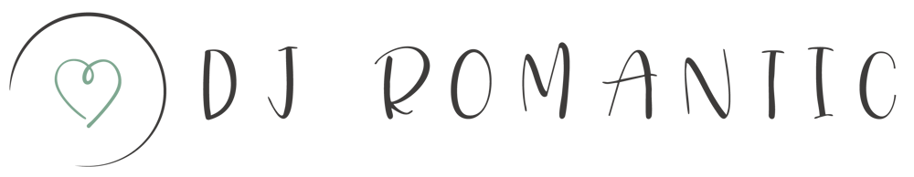 Logo mit "DJ ROMANTIC" in dunklem Grau, links ein hellblaues Herz in einem dunklen Kreis auf dunkelgrünem Hintergrund.