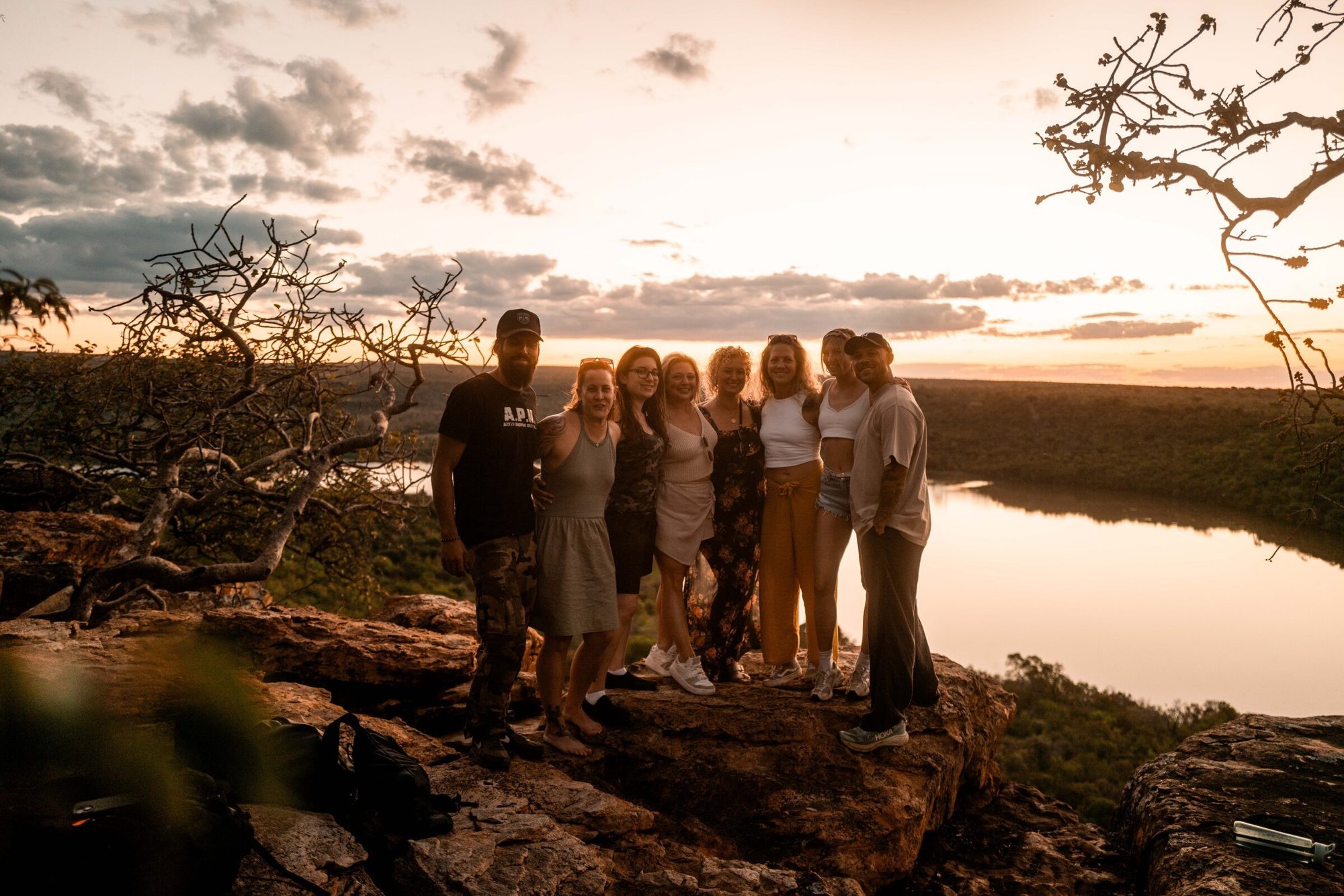 Gruppe beim AN:RIO Retreat in Südafrika im Abendlicht