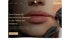 Nahaufnahme einer Lippenunterspritzung mit einer Spritze; Text: "Ihre Praxis für ästhetische Medizin in der Nähe von Koblenz"