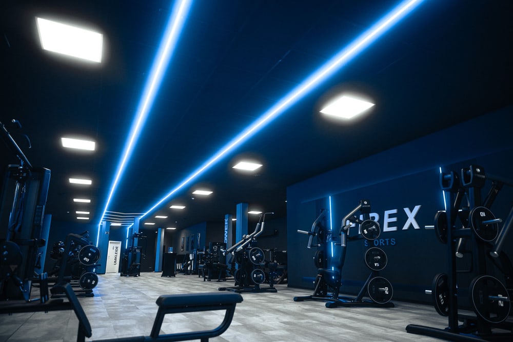Trainingsfläche mit LED-Licht bei FIBEX Sports