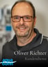 Oliver Richter im schwarzen Poloshirt mit Brille, daneben "Aqua Bonn Kundendienst".