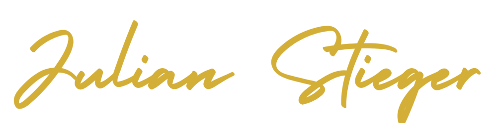 Julian Stieger in goldener Schrift auf dunkelgrünem Hintergrund.