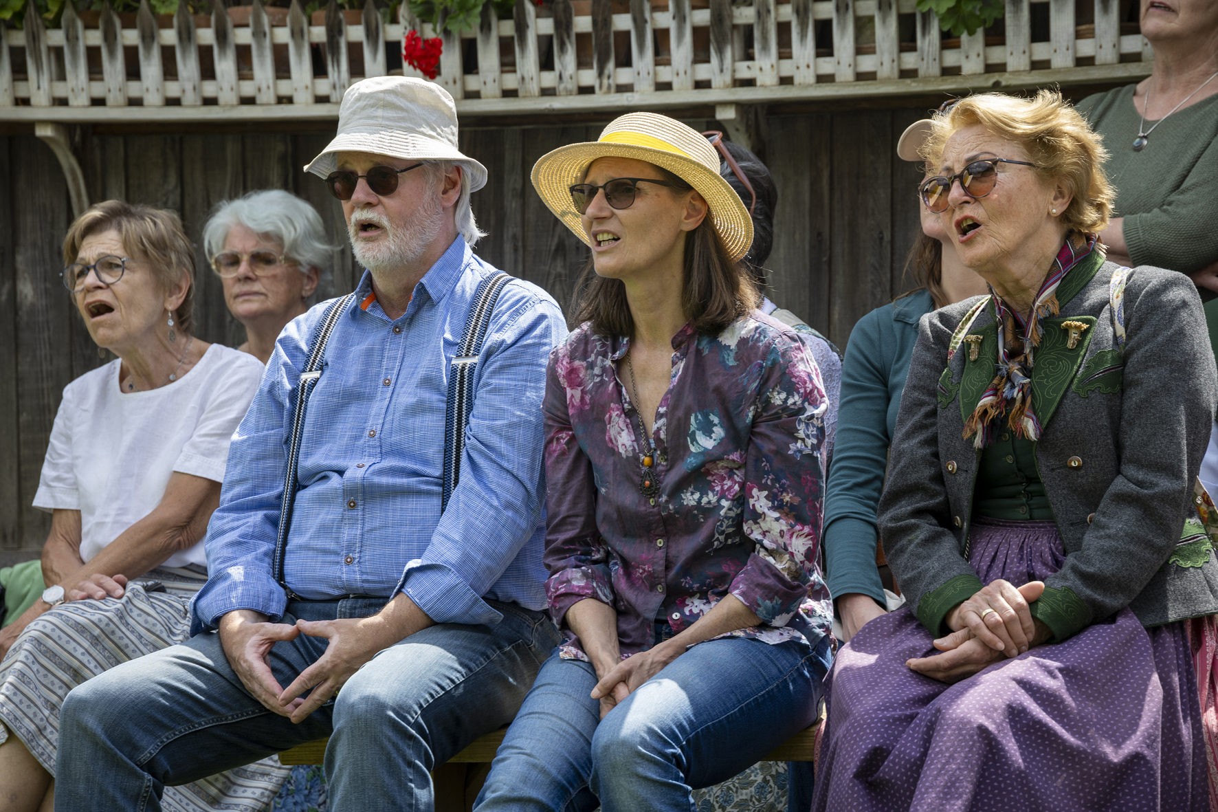 Sing Together on the Schrotter meadow at the open air finale in the Freilichtmuseum Stübing, Voices of Spirit 2024