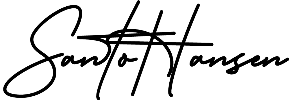 Unterschrift „Santo Hansen“ in schwarzer Schreibschrift.
