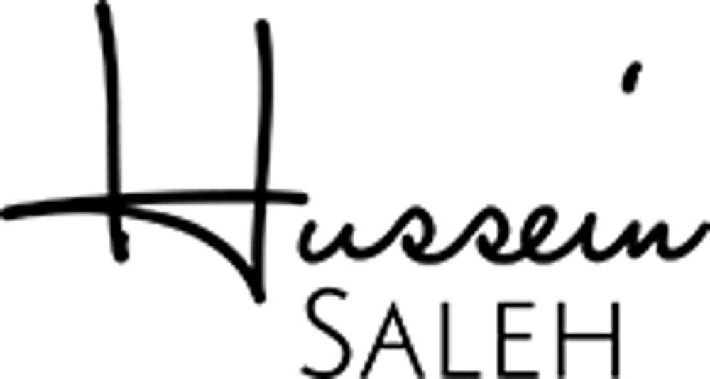 Einfarbige schwarze Fläche ohne sichtbare Details oder Texturen.