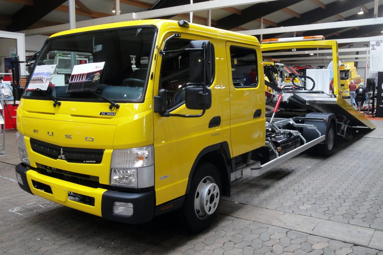 Fuso Canter Pritschen-LKW