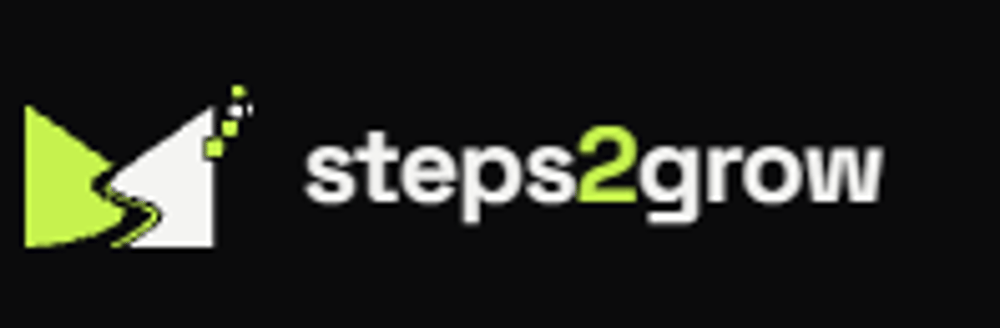 Logo von Steps2grow mit blauem Berg und orangefarbenem Weg, der zu "Steps2grow" führt.