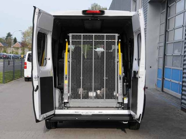 Peugeot Boxer mit Linearlift AL1 – Bild 2