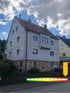 Ein Einfamilienhaus vor der energetischen Sanierung