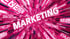 Rosa Hintergrund mit dem Wort "MARKETING" in Großbuchstaben.