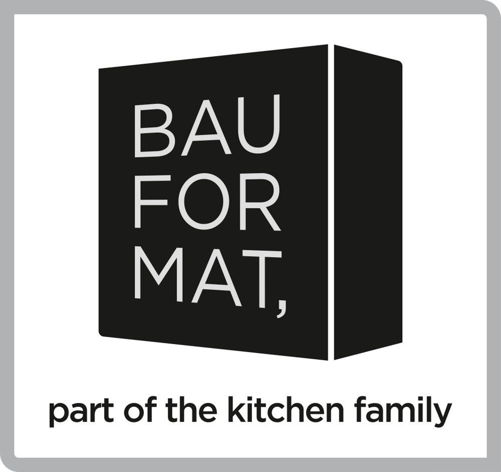 Grünes Logo mit weißem Kasten und dem Text "baumann group" und "the kitchen family".