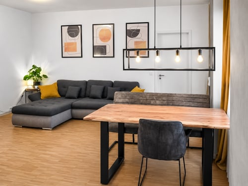 Wohn- und Essbereich der Ferienwohnung in Offenbach