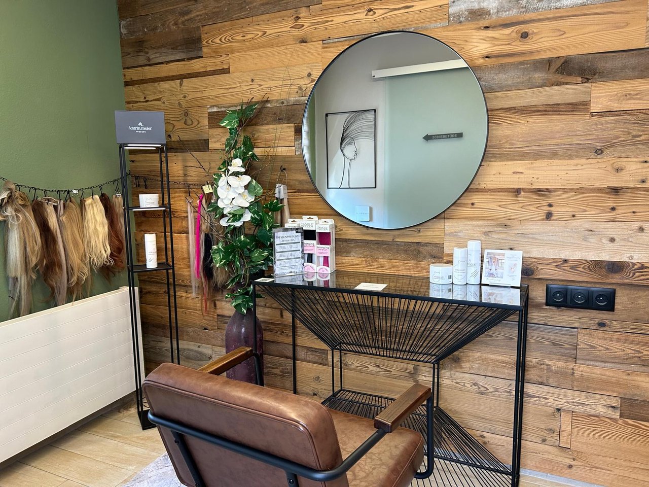 Tressen für Haarverdichtung und Haarverlängerung im Salon von Friseur Weingartshofer in Wilfersdorf