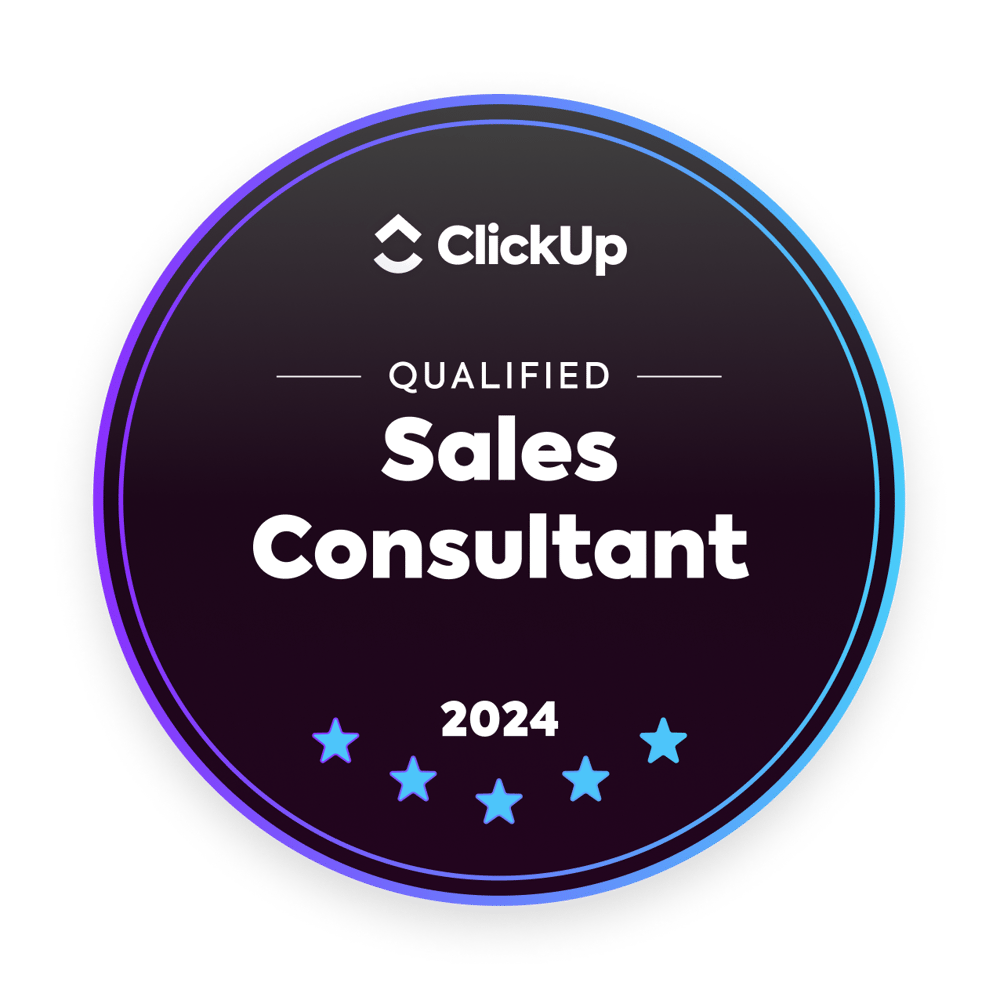 Rundes schwarzes Abzeichen mit blauem Rand: „ClickUp Qualified Sales Consultant 2024“ und fünf Sternen.