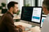 Der IT Mitarbeiter kontrolliert im Backend, ob das neue CRM System korrekt funktioniert. 