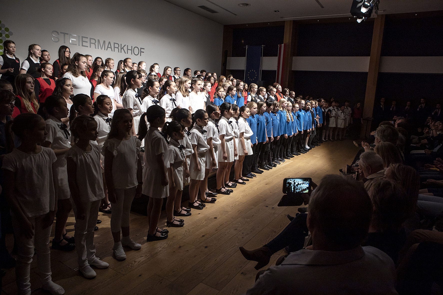 All children's choirs singing together in the finale of Voices of Tomorrow with Paul Smith in the Stefaniensaal, Voices of Spirit 2019, Graz