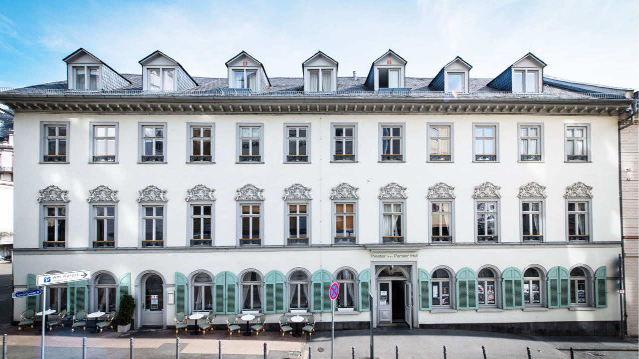 Außenansicht des Theaters im Pariser Hof in Wiesbaden