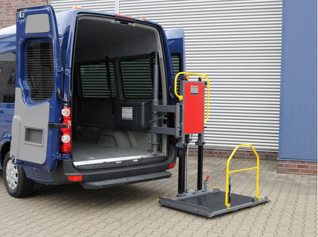 Crafter mit Schwenklift BSL 350 – Bild 3