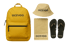 Gelber Rucksack, beiger Fischerhut, beiges Handtuch und schwarze Flip-Flops mit schwarzem „OCEVOO“-Logo.
