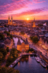 Stadt Lübeck bei Sonnenuntergang