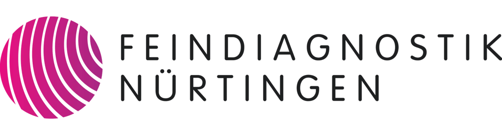 Logo von Feindiagnostik Nürtingen mit einem pinken Kreis mit wellenförmigen Linien und weißer Schrift auf grünem Hintergrund.