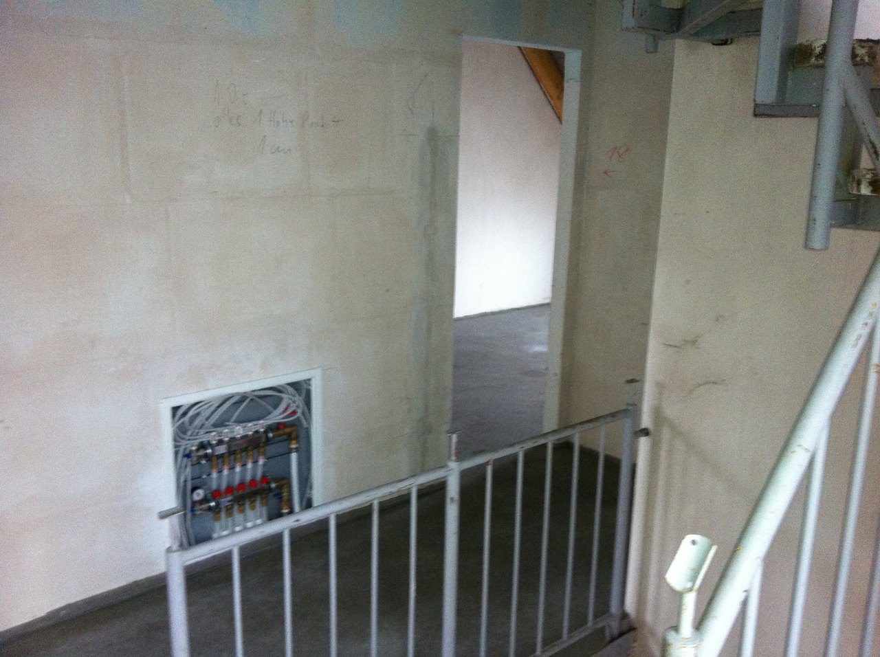 Neu gebaute Treppe in einem Rohbau von K&G Bauunternehmen