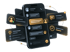 Schwarzes Smartphone mit schwebenden Chat-Blasen, Benutzer-Icons und Benachrichtigungs-Elementen auf dunklem Hintergrund.