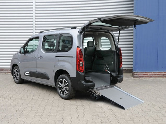 Citroën Berlingo mit Heckausschnitt – Bild 1