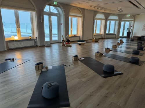 Yogaraum mit Blick zur Nordsee