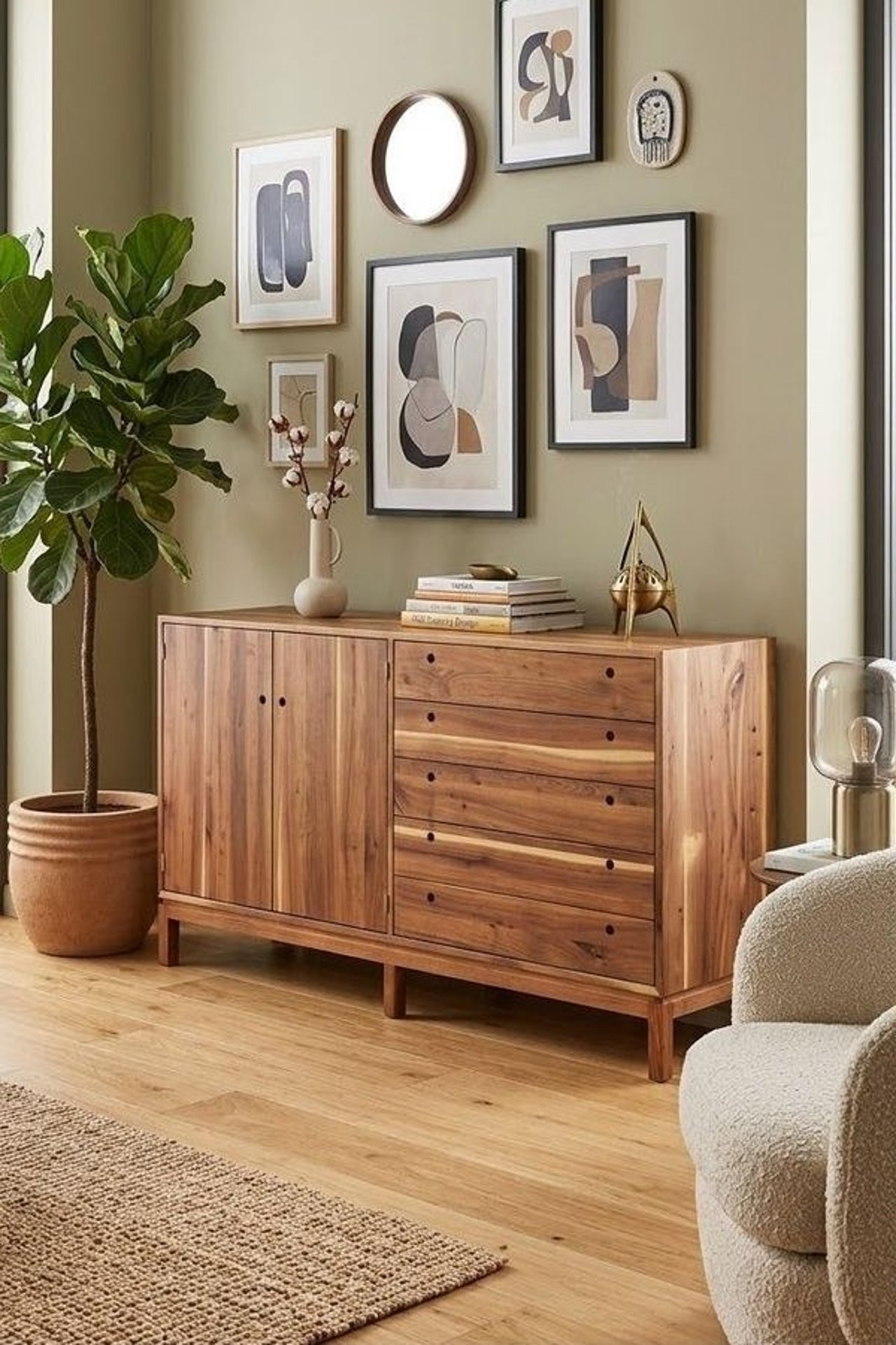 Sideboard in Nuss
