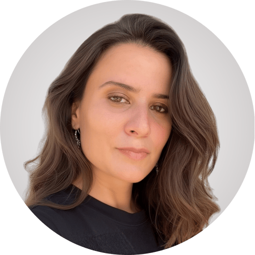Elene Chkonia, zuständig für Design und Marketing bei ecom flow, im Porträt.