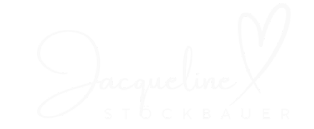 Jacqueline Stockbauer Logo mit Herzsymbol