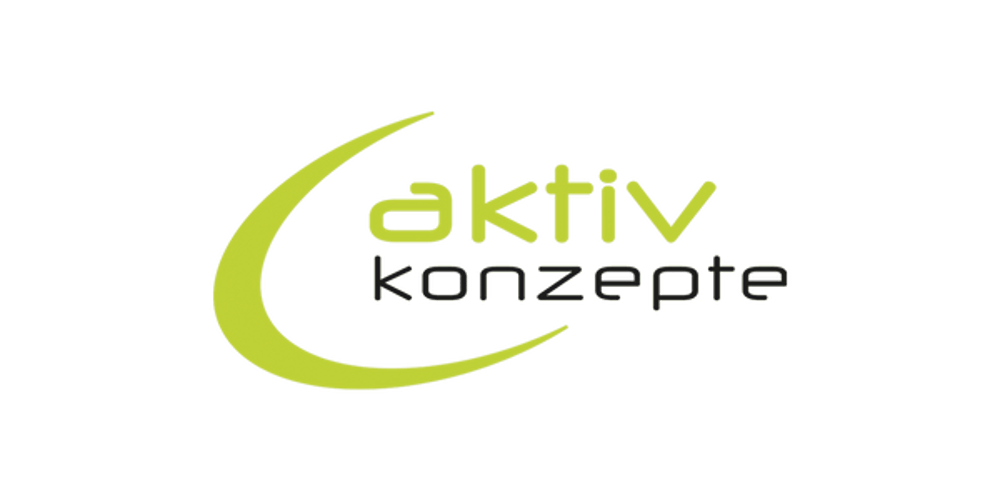 Logo "aktiv konzepte" in Hellgrün und Dunkelgrau auf dunkelgrünem Hintergrund, mit einem geschwungenen Haken.