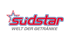 Sudstar Logo: Roter Schriftzug "Südstar" mit blauem Umriss und Stern, darunter "WELT DER GETRÄNKE" in Grau.