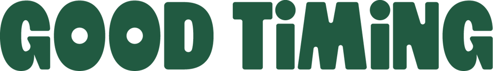 Dunkelgrüner Text auf dunkelgrünem Hintergrund: "GOOD TIMING"