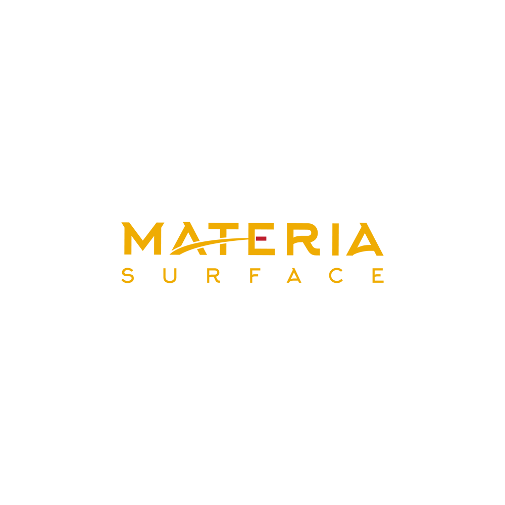MATERIA SURFACE-Logo in Gold auf dunkelgrünem Hintergrund.
