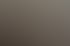 Frau am Schreibtisch bearbeitet ein Video in Adobe Premiere Pro auf einem großen Monitor mit sichtbarer Timeline.